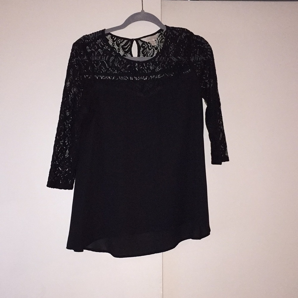 Women’s black top